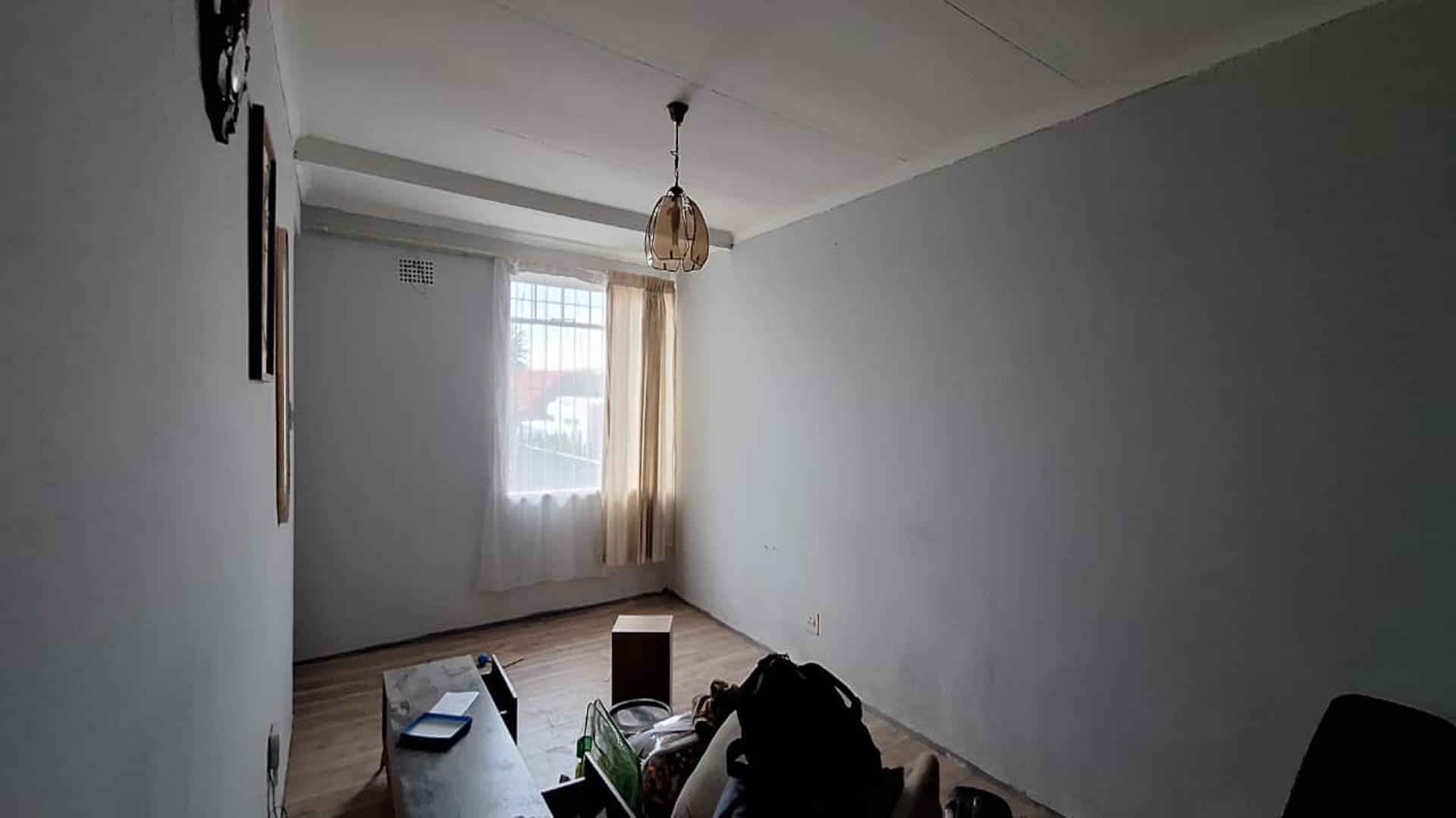 Lounges - 30 square meters of property in Claremont - JHB