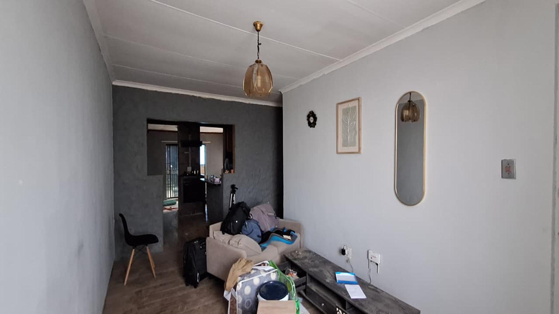 Lounges - 30 square meters of property in Claremont - JHB