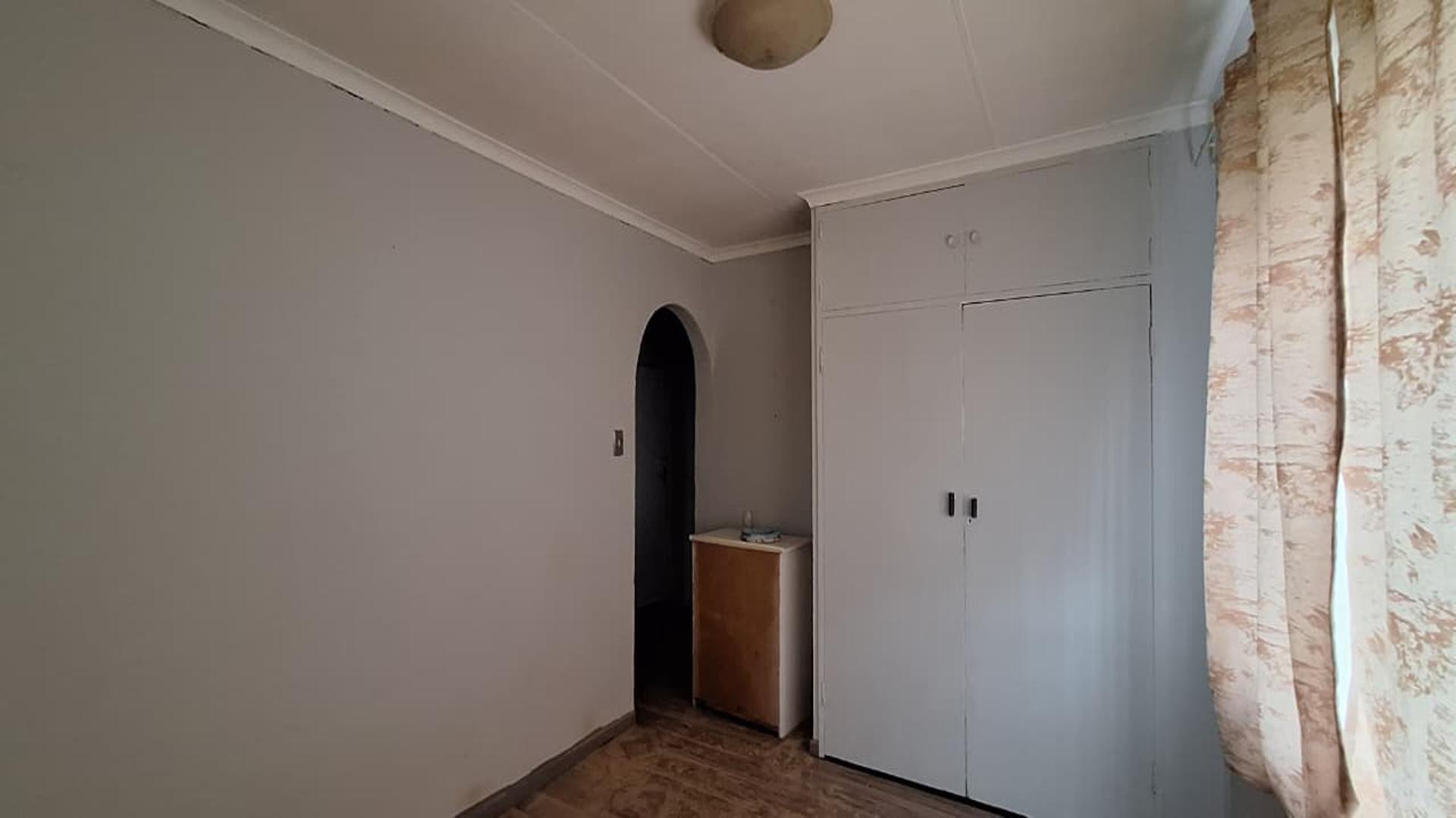 Bed Room 1 - 27 square meters of property in Claremont - JHB