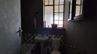 Bathroom 1 - 10 square meters of property in Claremont - JHB