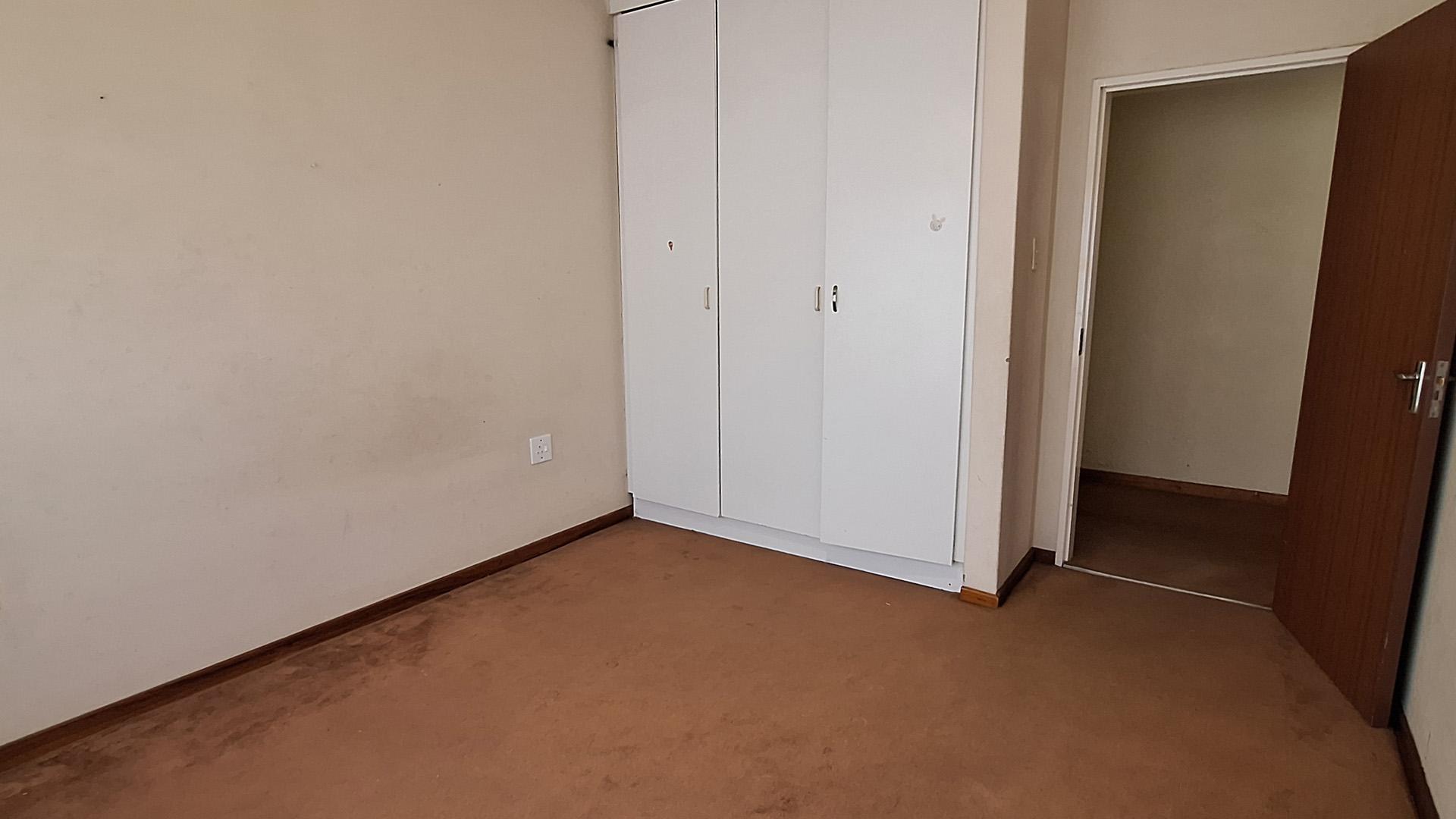 Bed Room 2 of property in Standerton
