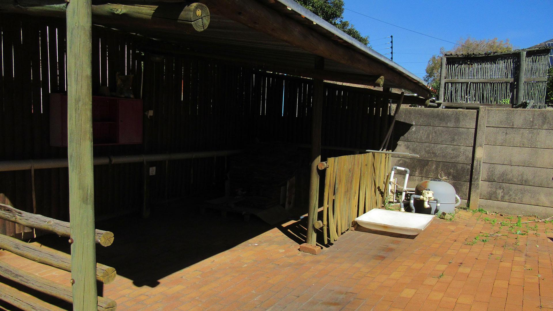 Patio of property in Discovery