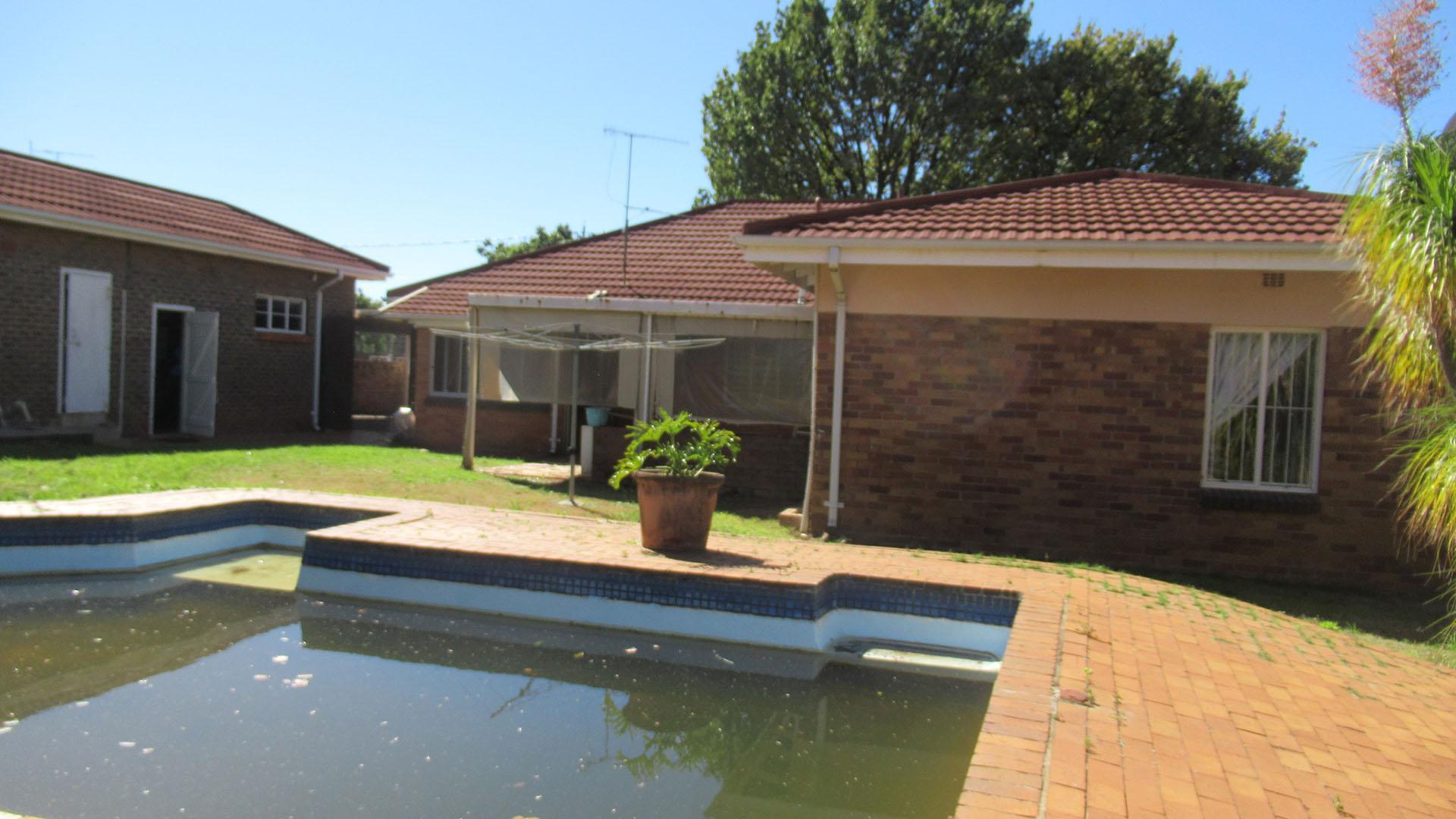 Swimming Pool of property in Discovery