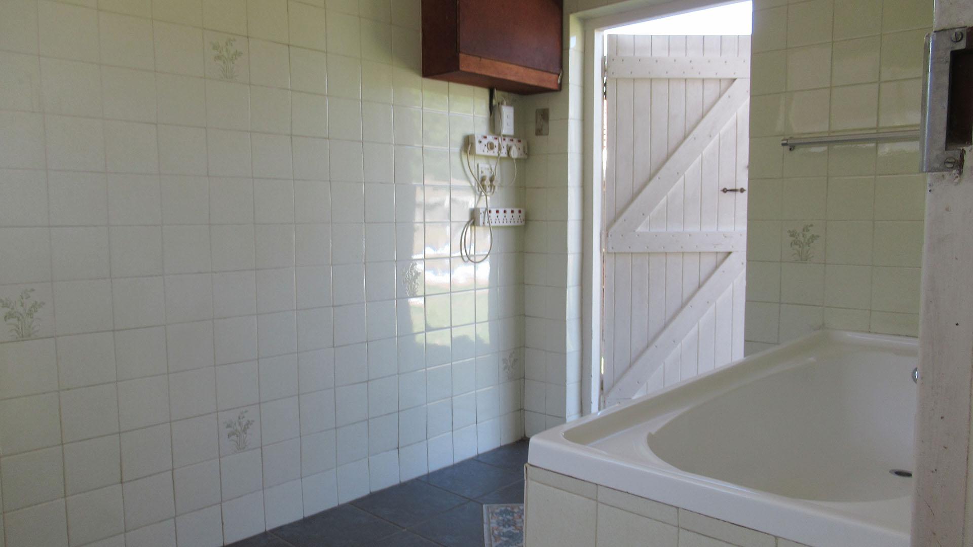 Bathroom 1 - 15 square meters of property in Discovery