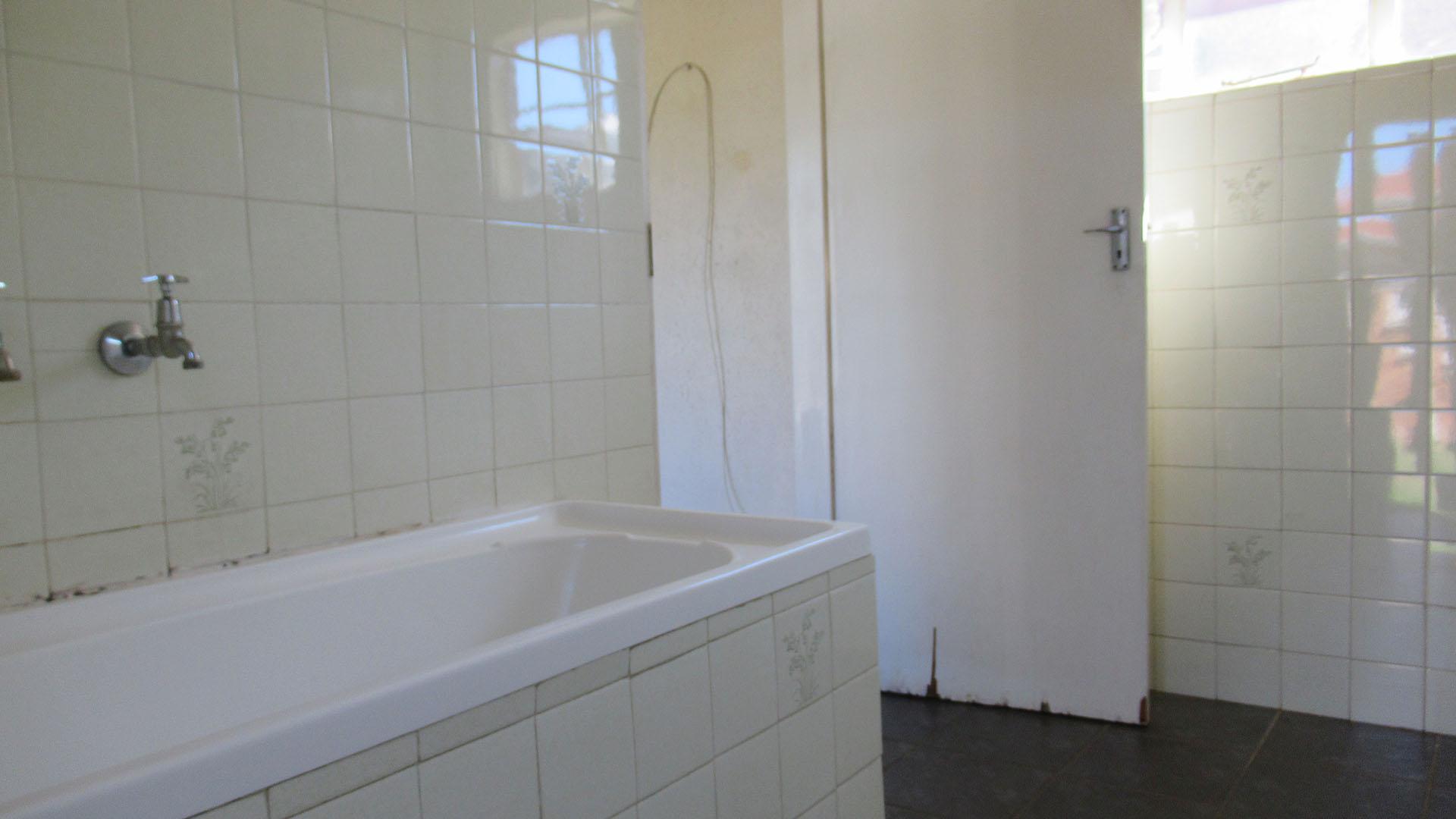Bathroom 1 - 15 square meters of property in Discovery