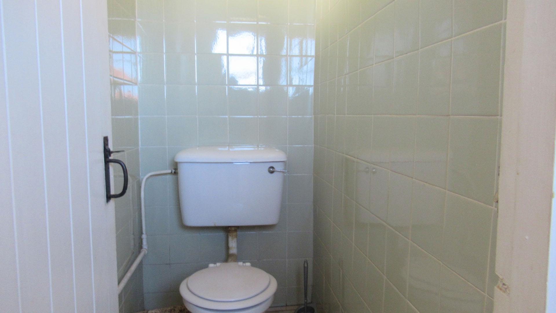 Bathroom 1 - 15 square meters of property in Discovery