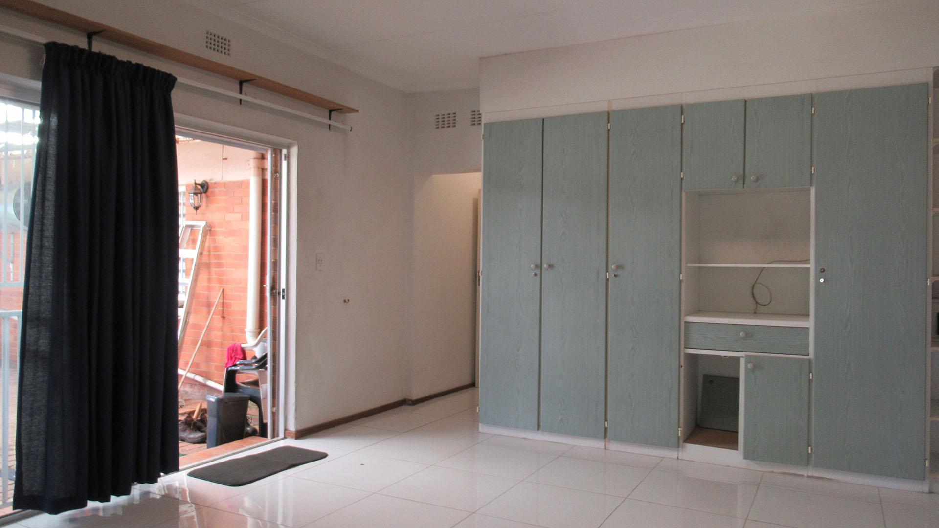 Main Bedroom - 25 square meters of property in Discovery
