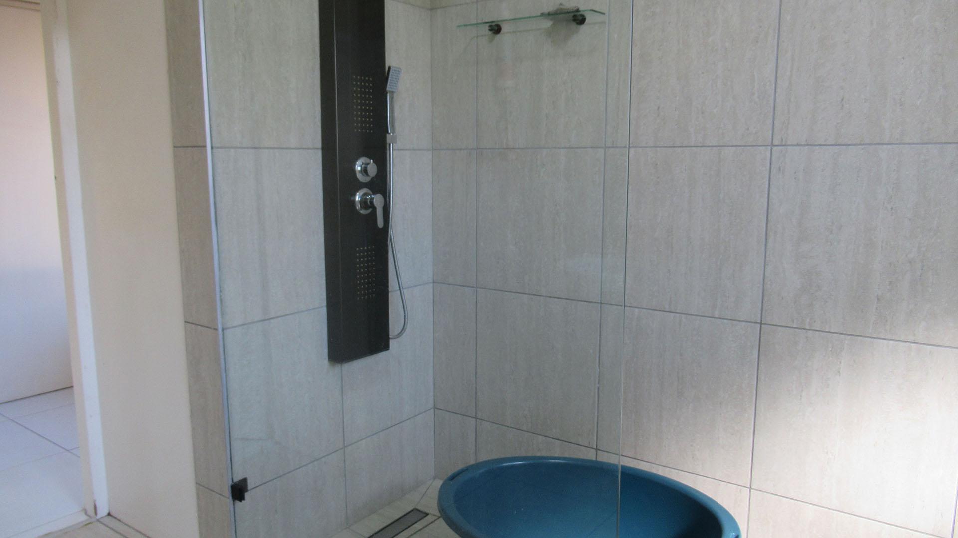 Main Bathroom - 8 square meters of property in Discovery