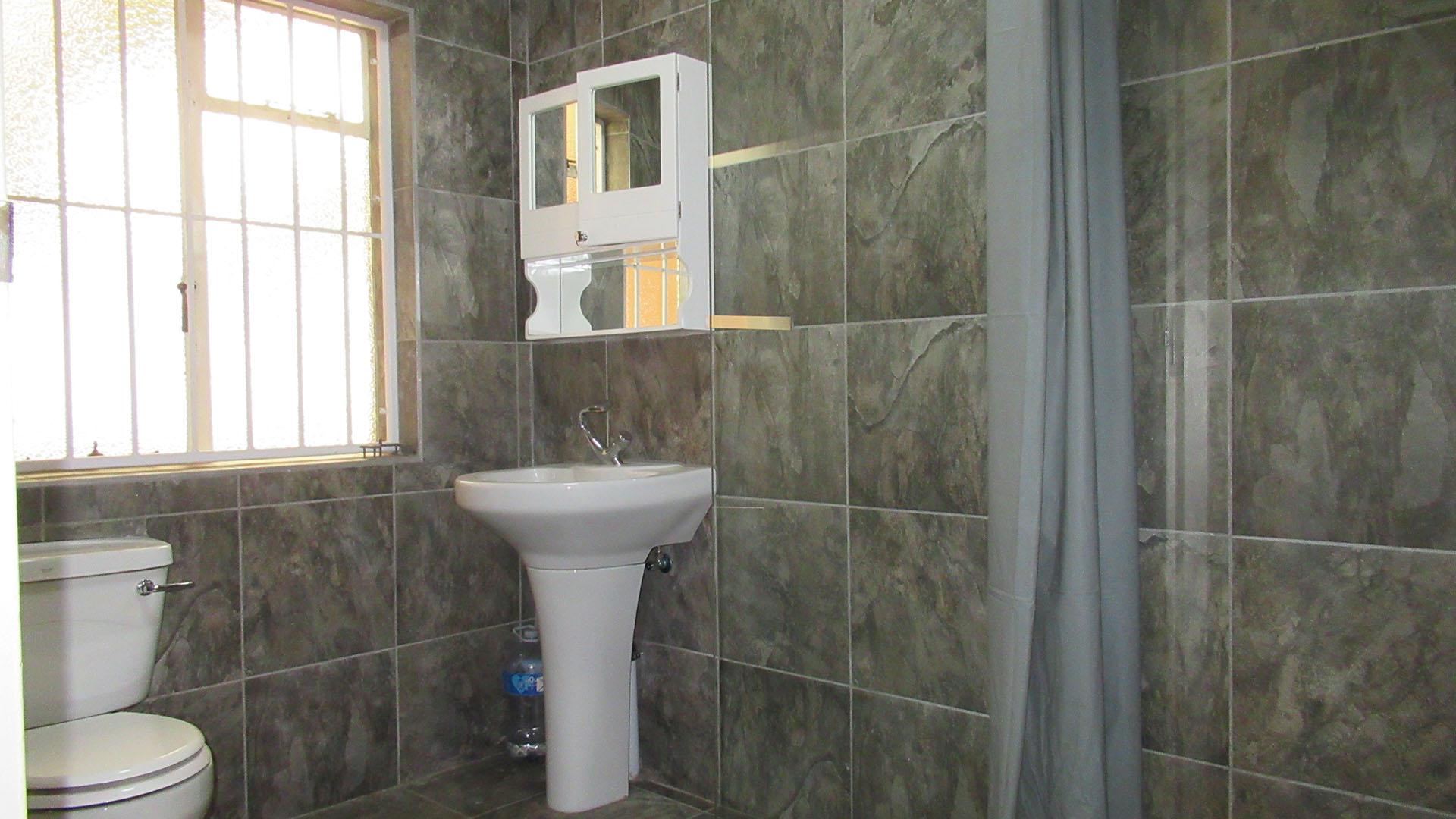Bathroom 1 - 15 square meters of property in Discovery