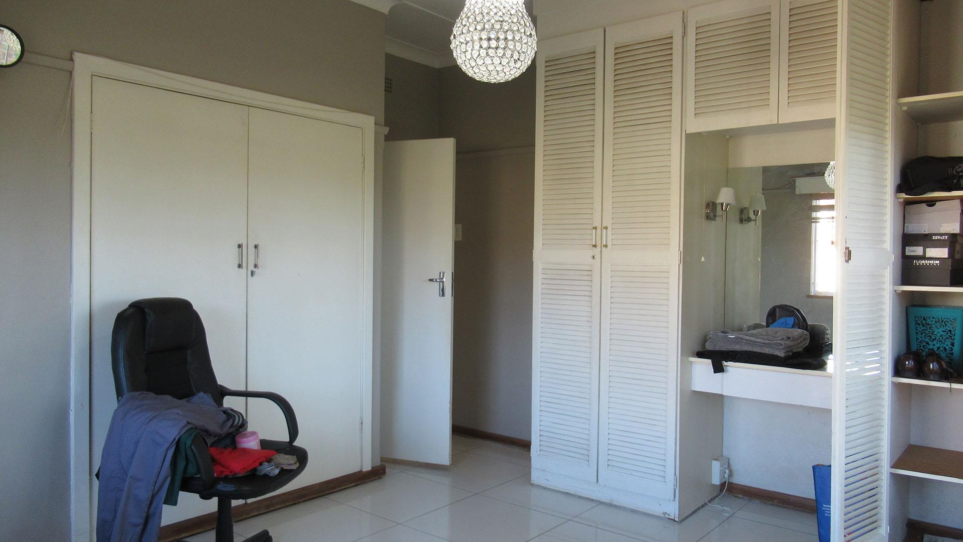 Bed Room 1 - 36 square meters of property in Discovery