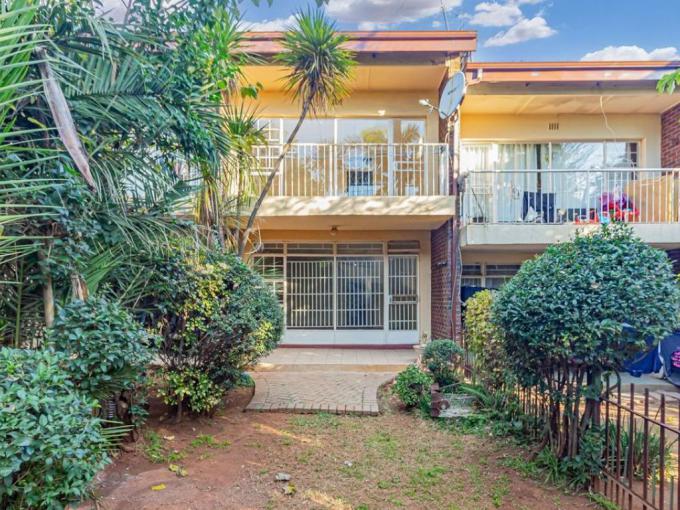 2 Bedroom Duplex for Sale For Sale in Windsor East - MR709801