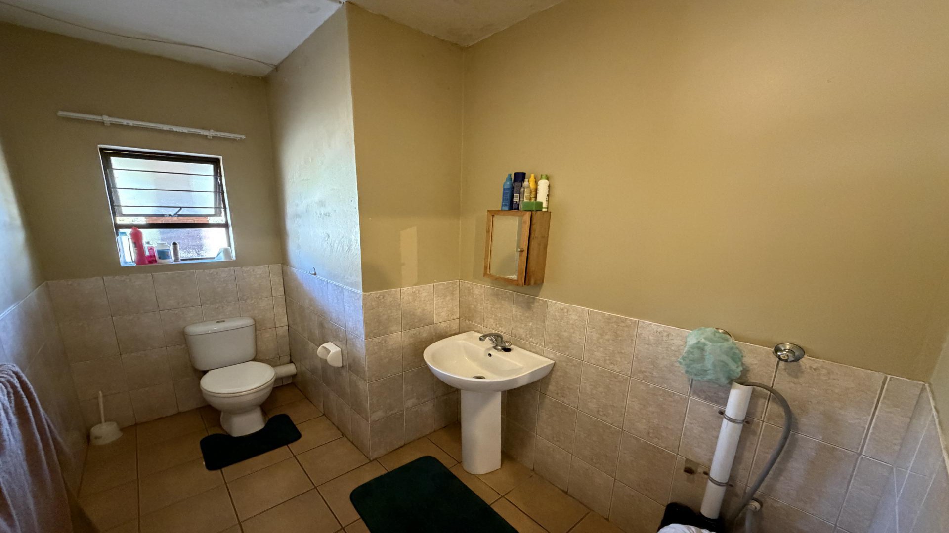 Bathroom 1 of property in Potchefstroom