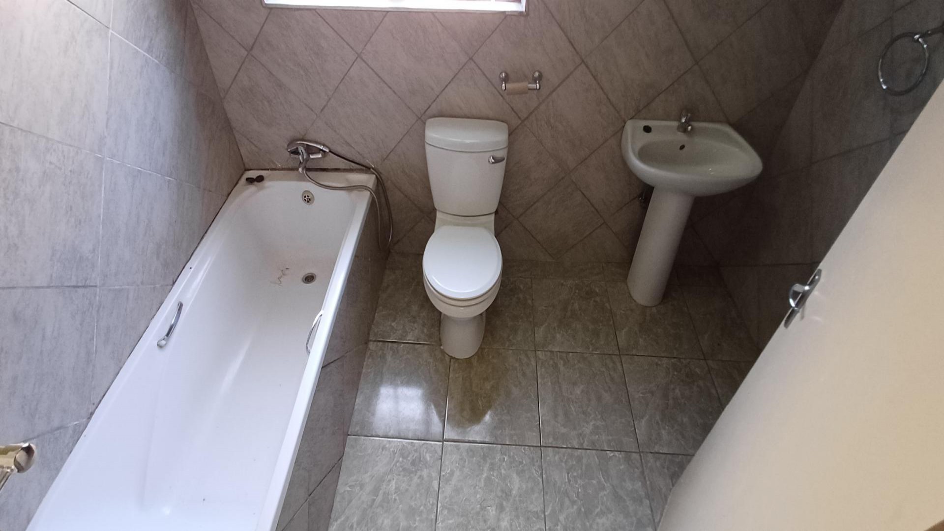 Bathroom 1 of property in Soshanguve East