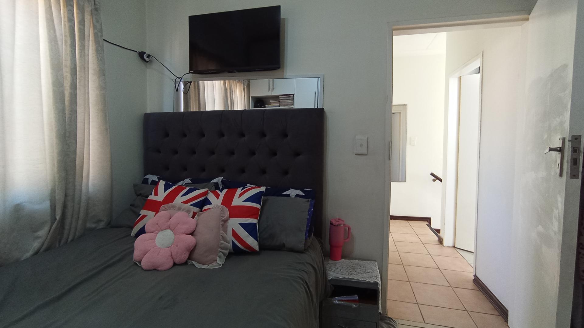 Bed Room 2 - 8 square meters of property in Midrand