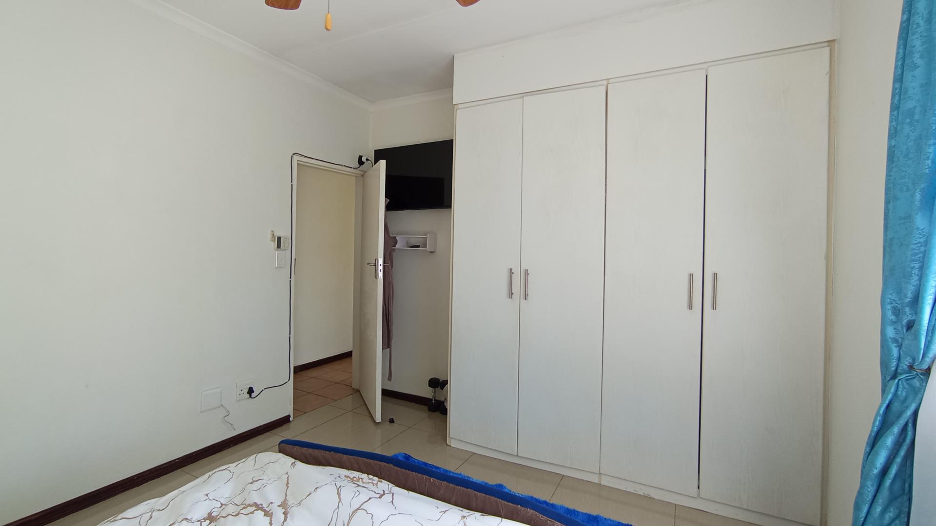 Bed Room 1 - 15 square meters of property in Midrand