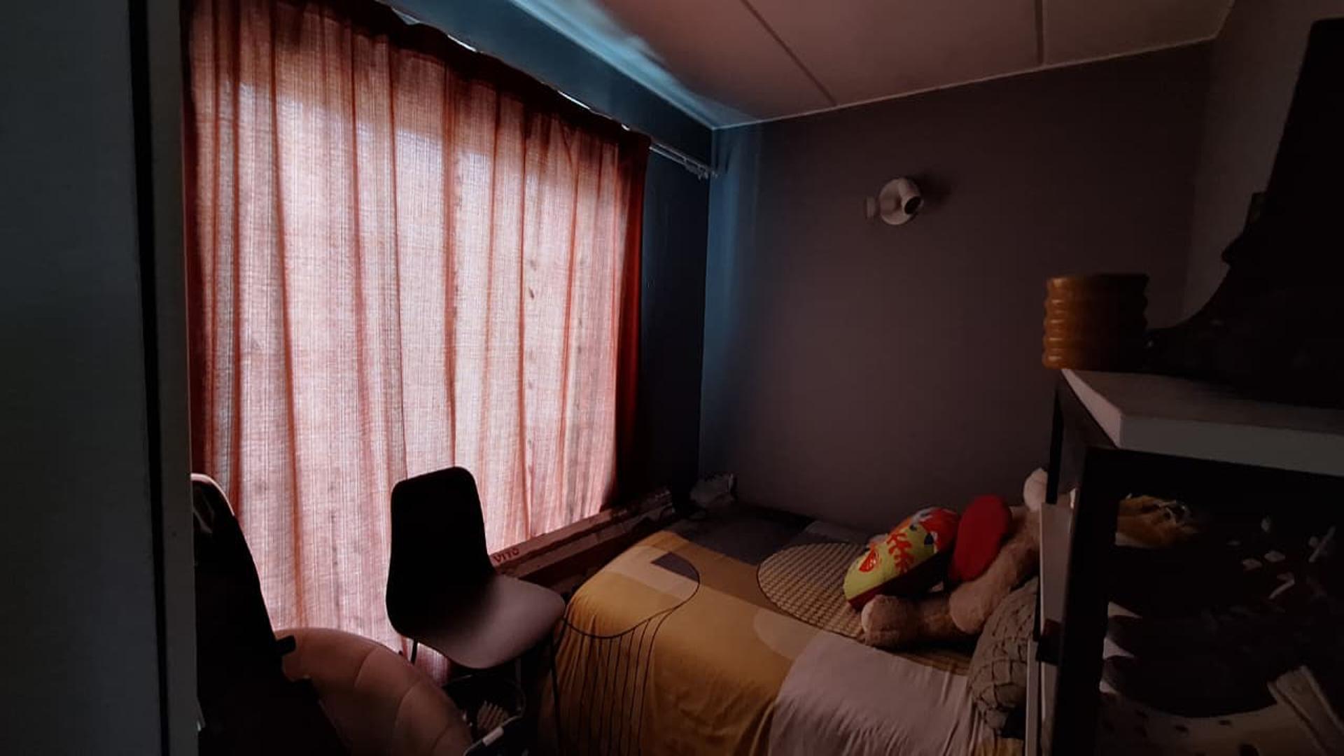 Bed Room 1 - 9 square meters of property in Chloorkop