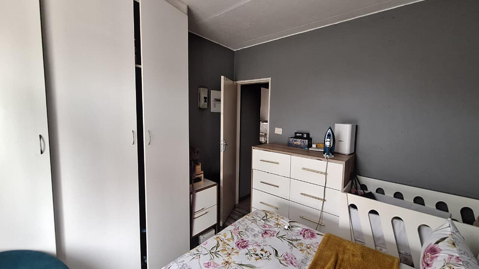 Bed Room 2 - 13 square meters of property in Chloorkop