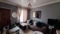 Lounges - 17 square meters of property in Chloorkop