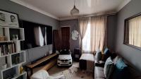 Lounges - 17 square meters of property in Chloorkop