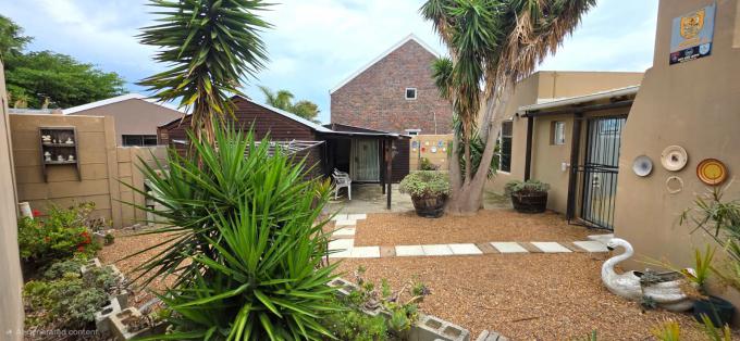 4 Bedroom House for Sale For Sale in Gordons Bay - MR709881