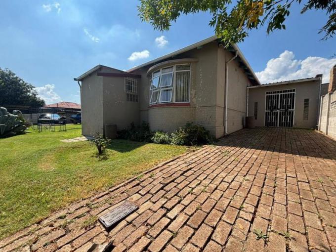 4 Bedroom House for Sale For Sale in Maraisburg - MR709892