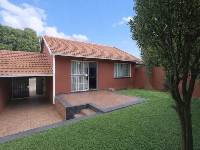 2 Bedroom Simplex for Sale For Sale in Sundowner - MR709907