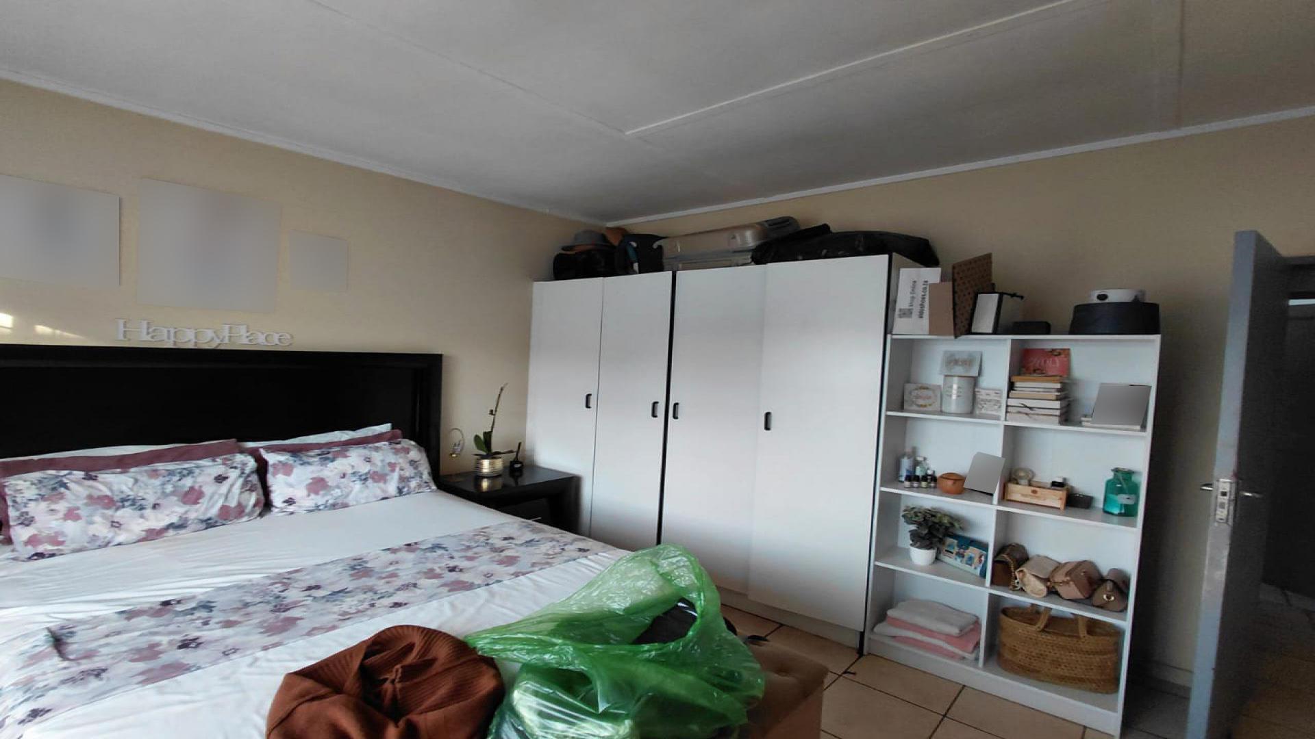 Bed Room 1 of property in Vanderbijlpark