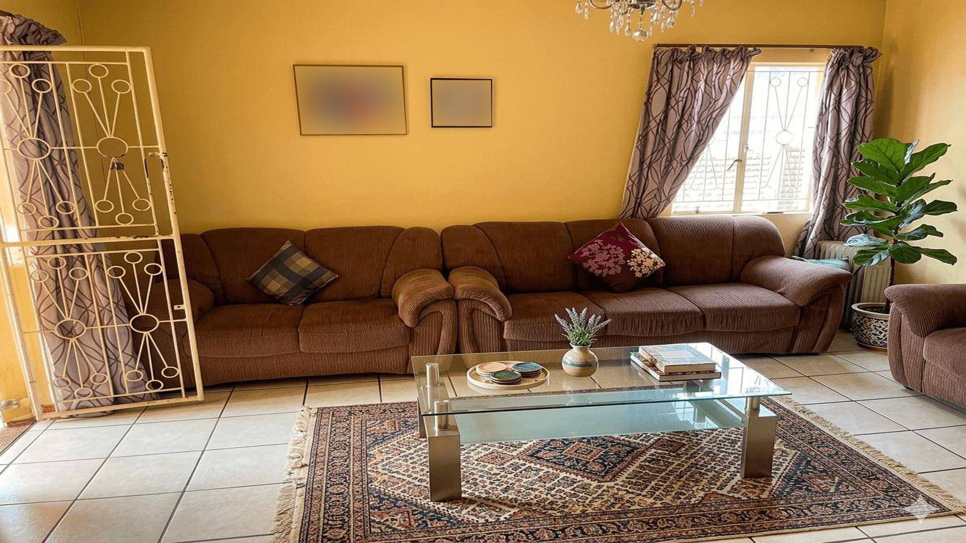 Lounges - 125 square meters of property in Raisethorpe