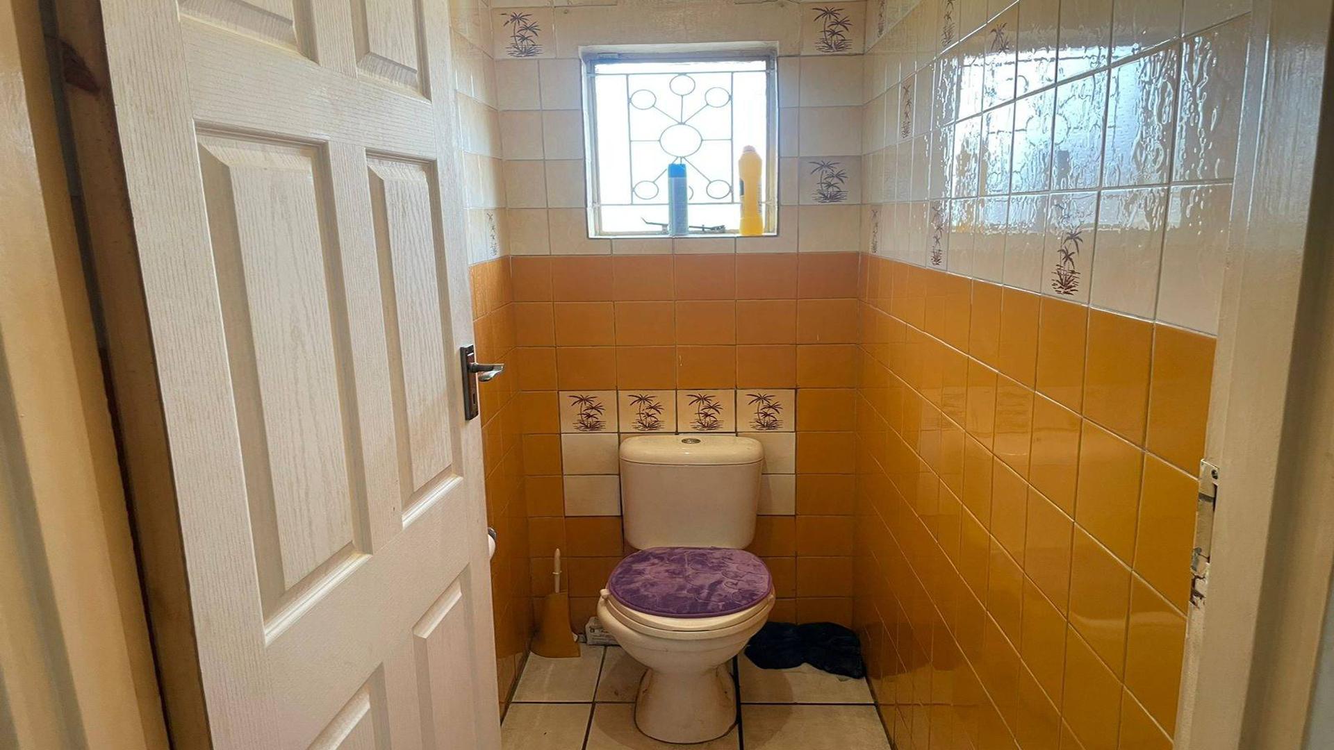Bathroom 1 - 21 square meters of property in Raisethorpe