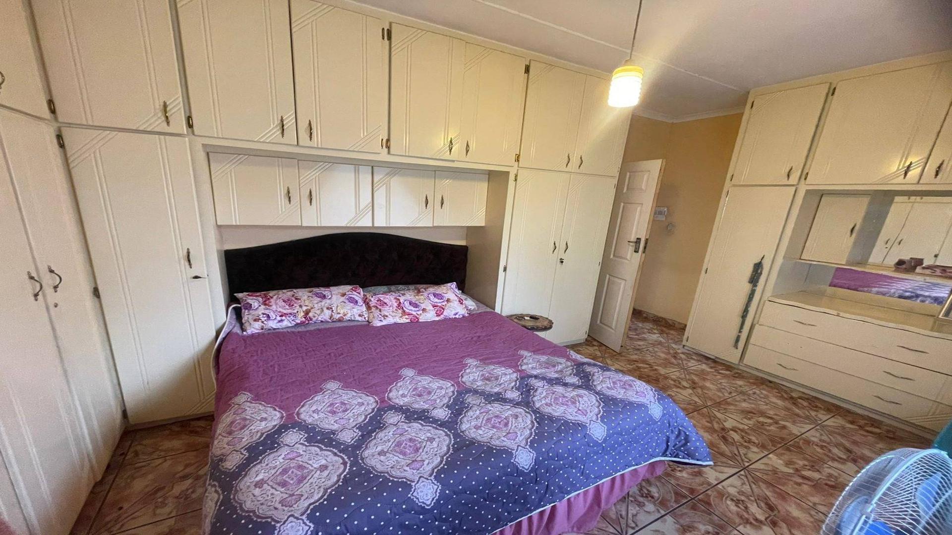 Bed Room 1 - 59 square meters of property in Raisethorpe