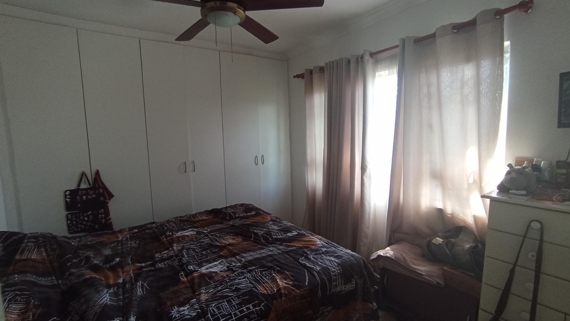Main Bedroom - 14 square meters of property in Sea View 