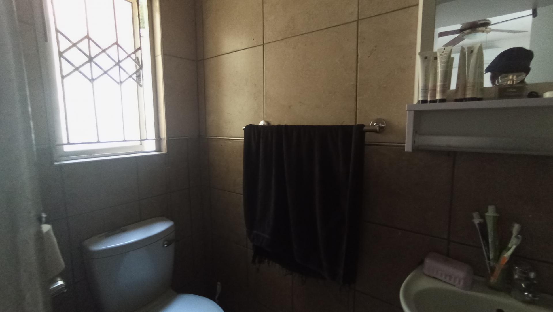 Main Bathroom - 4 square meters of property in Sea View 