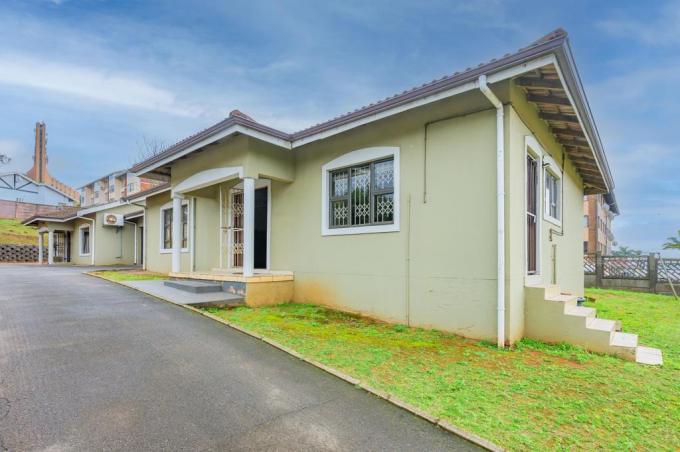 3 Bedroom Simplex for Sale For Sale in Montclair (Dbn) - MR709931