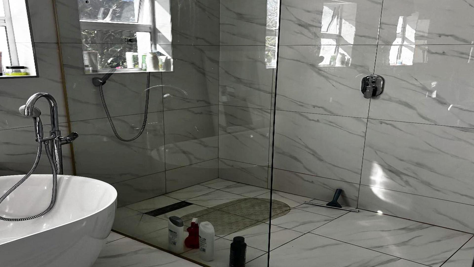 Bathroom 1 of property in Plettenberg Bay