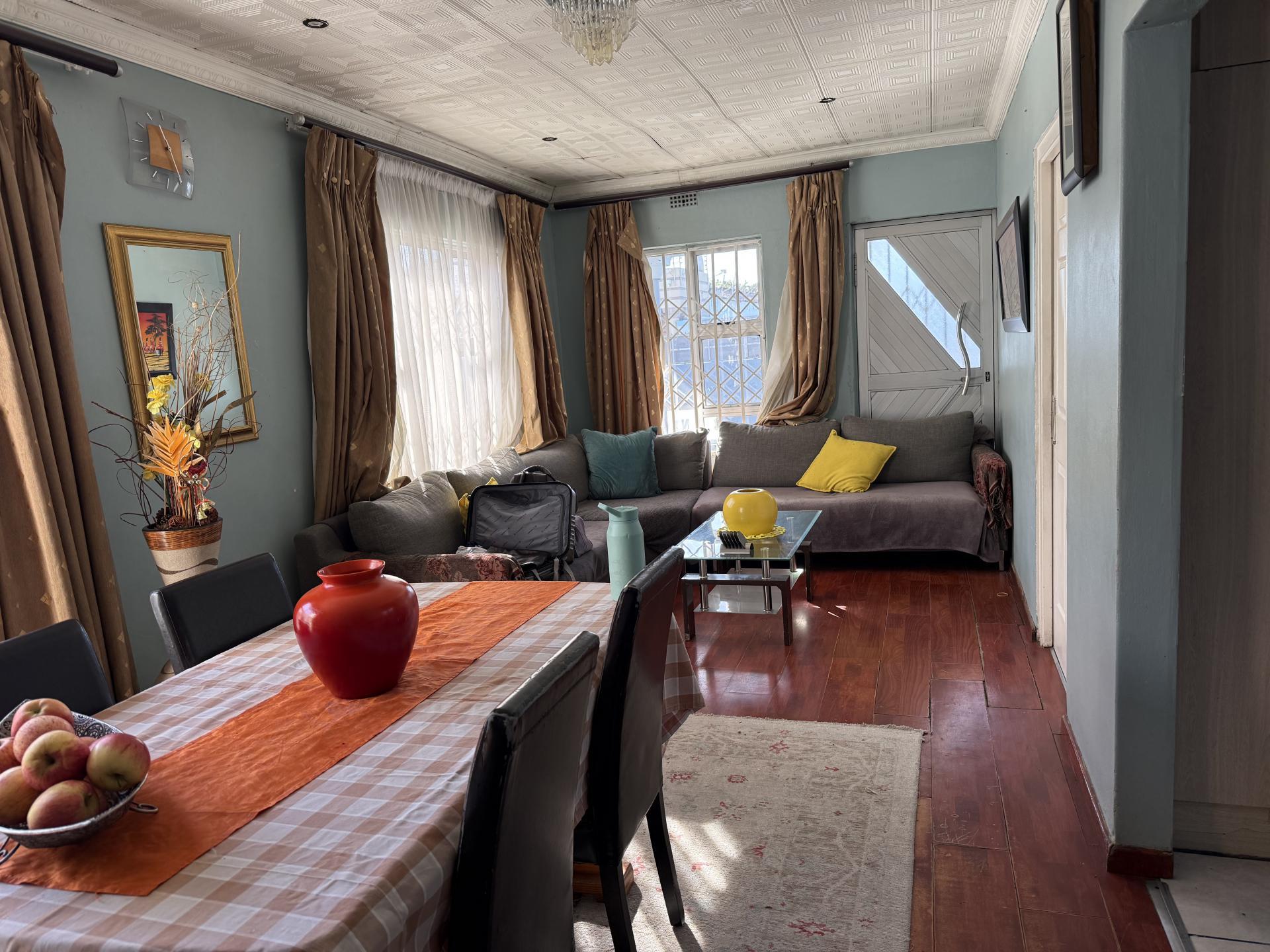 Lounges of property in Khayelitsha