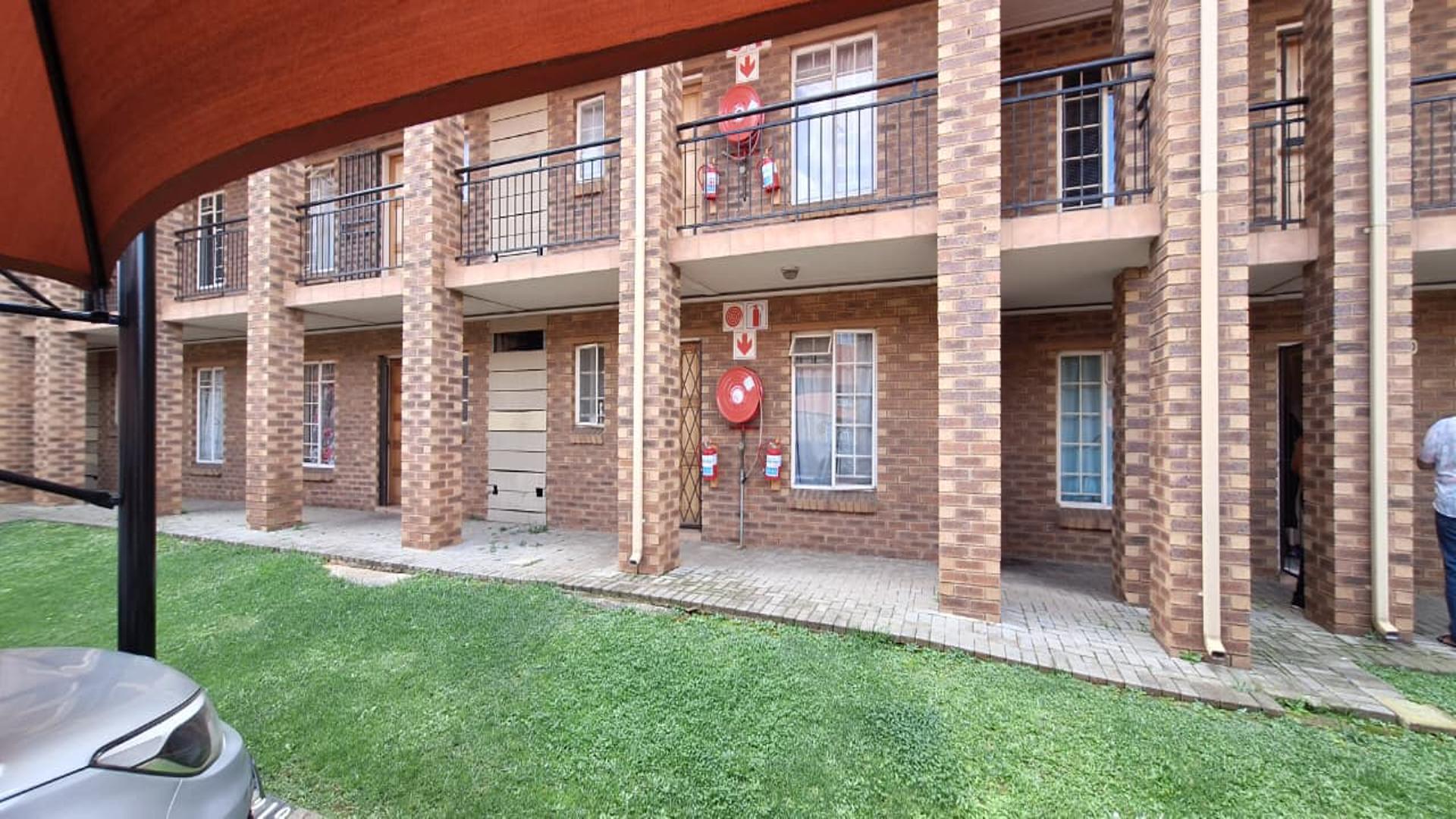 Front View of property in Comet