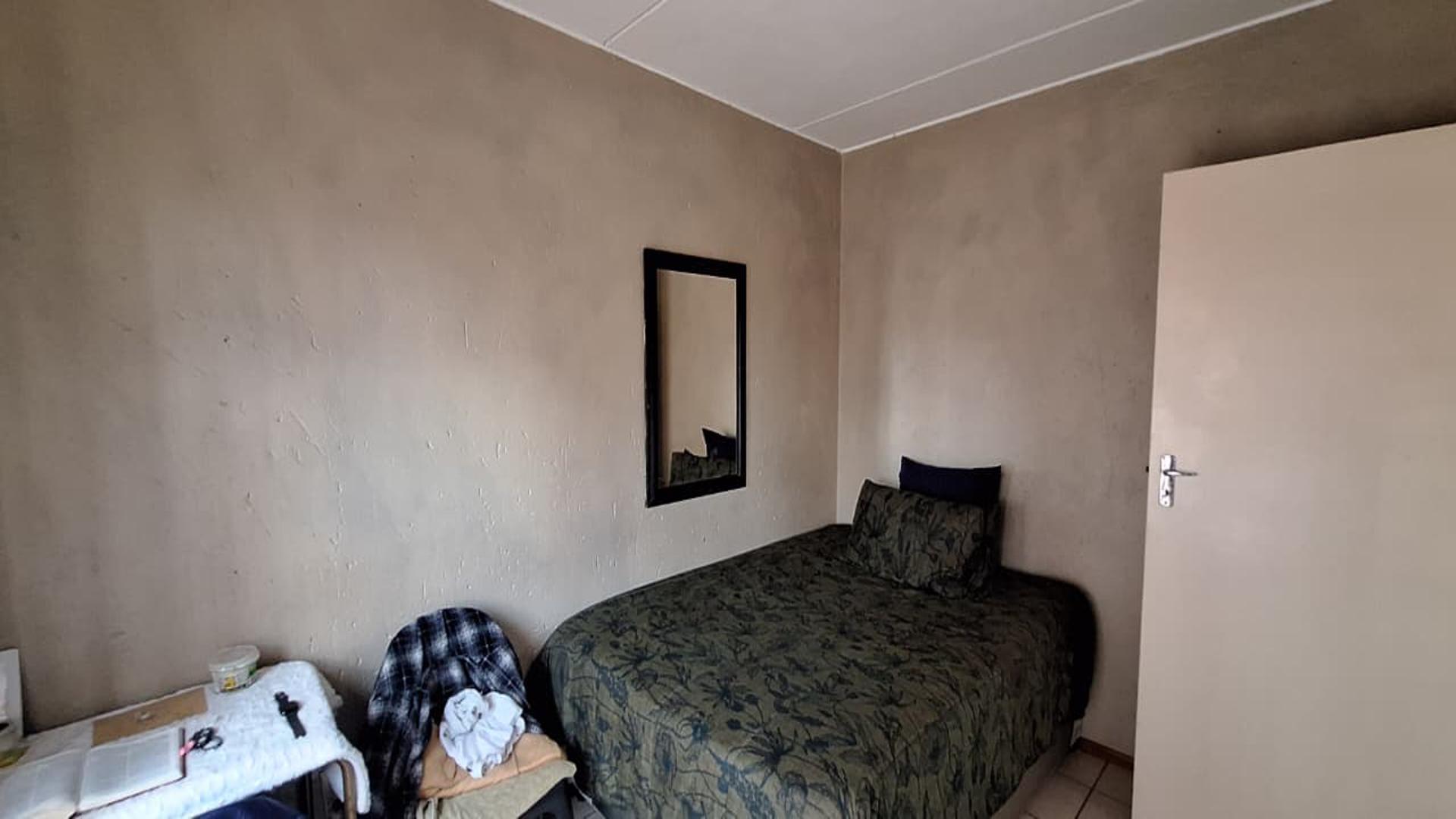 Bed Room 1 - 12 square meters of property in Comet