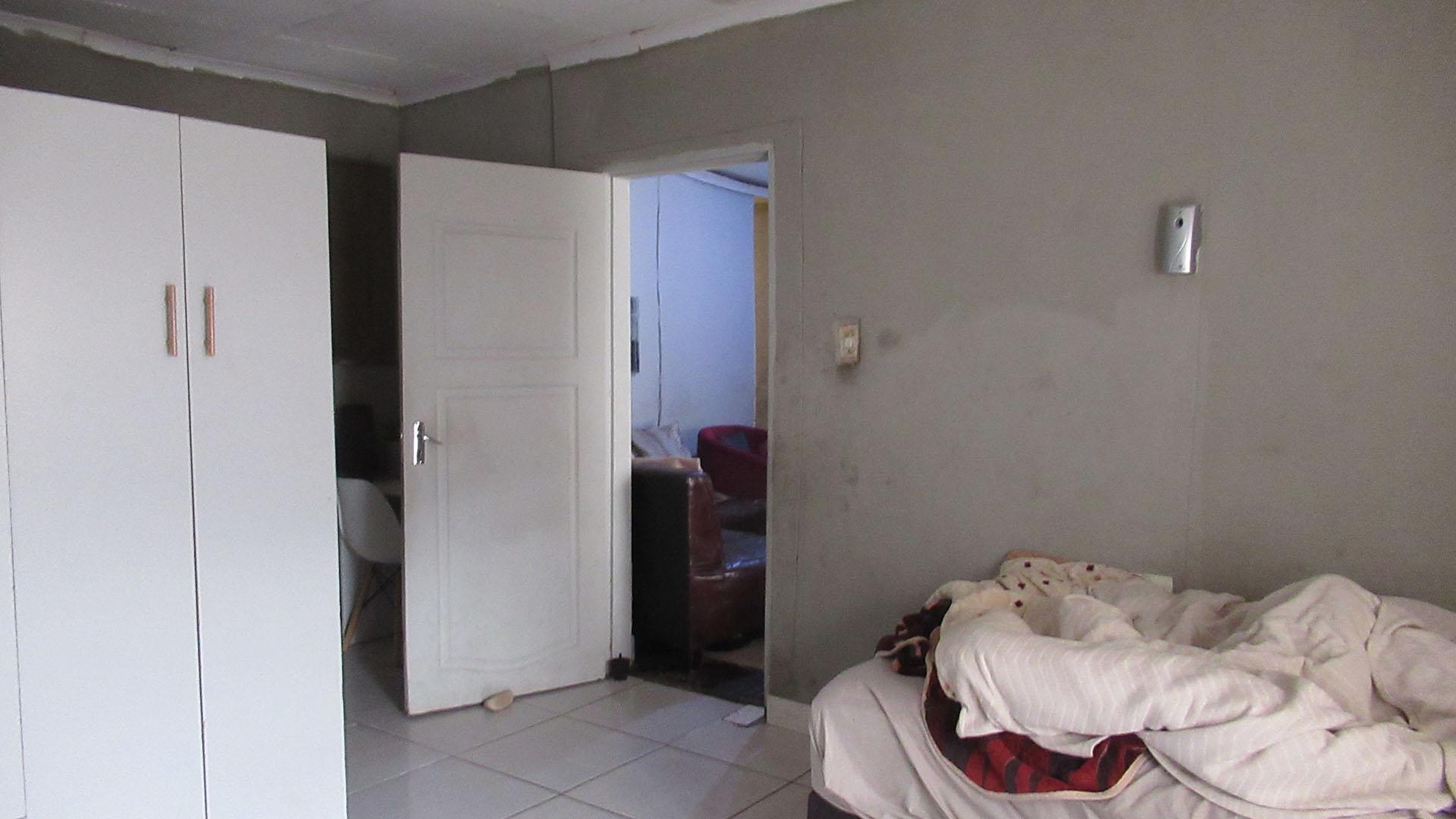 Bed Room 2 - 13 square meters of property in Commercia