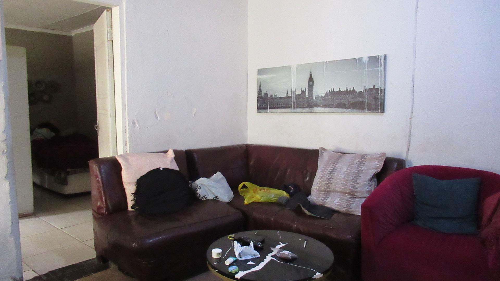 Lounges - 22 square meters of property in Commercia