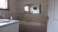 Bathroom 1 - 5 square meters of property in Commercia