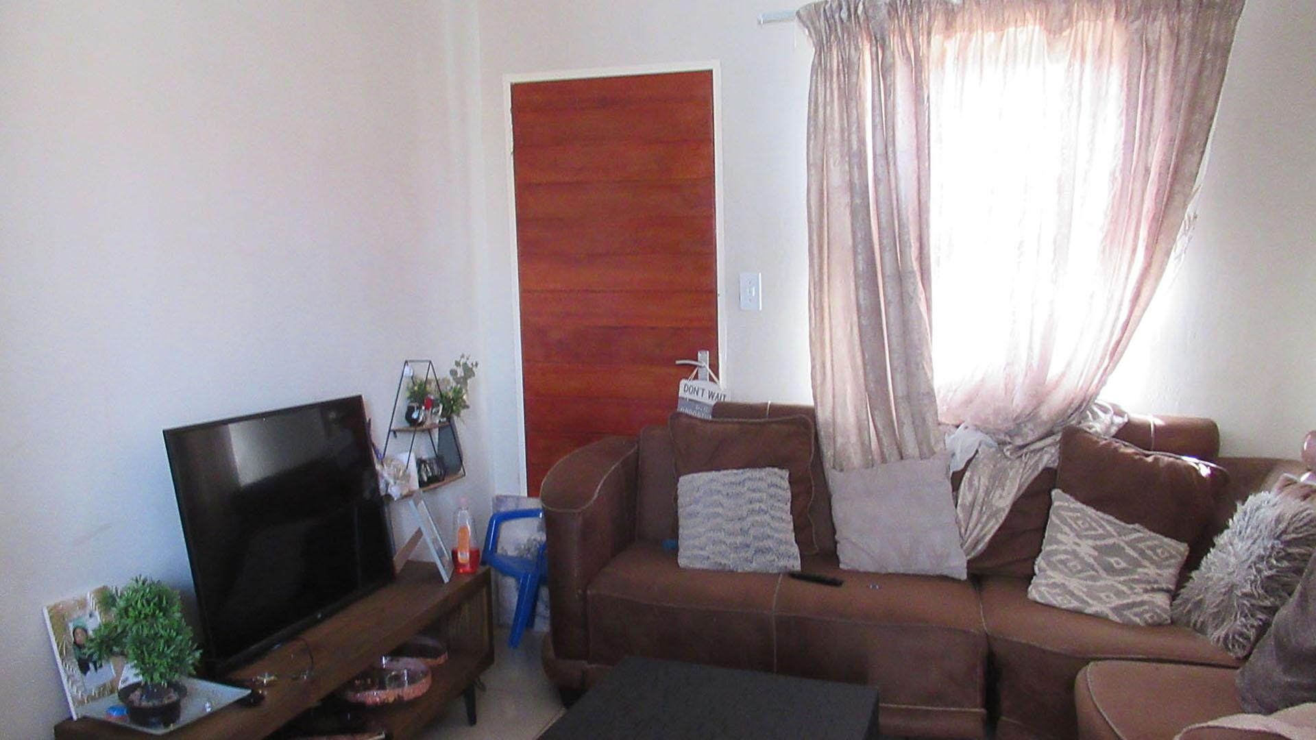 Lounges - 12 square meters of property in Lehae