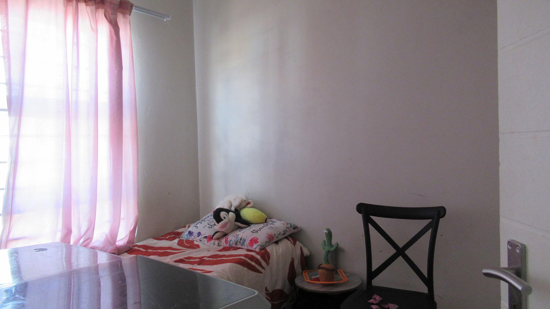 Bed Room 1 - 8 square meters of property in Lehae
