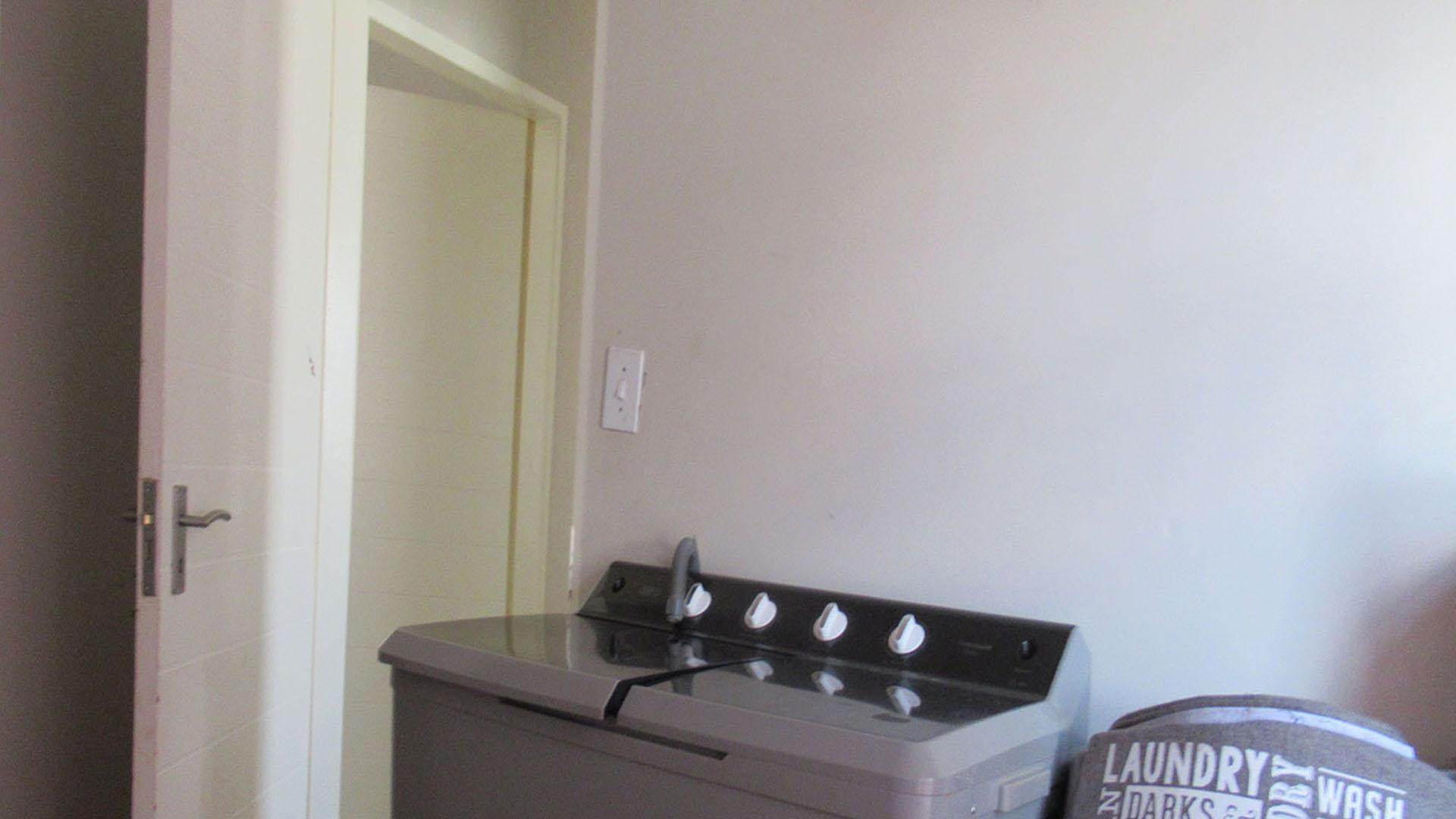 Bed Room 1 - 8 square meters of property in Lehae