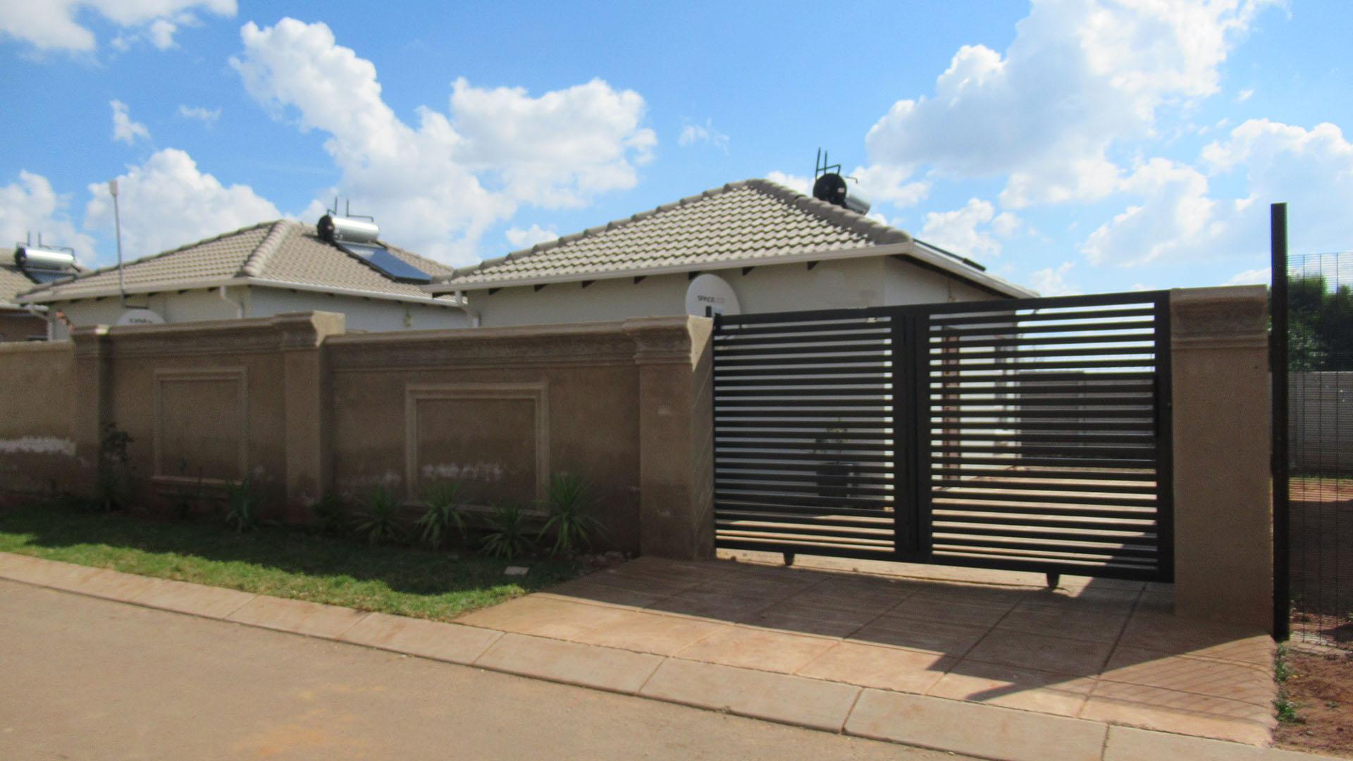 Front View of property in Lehae