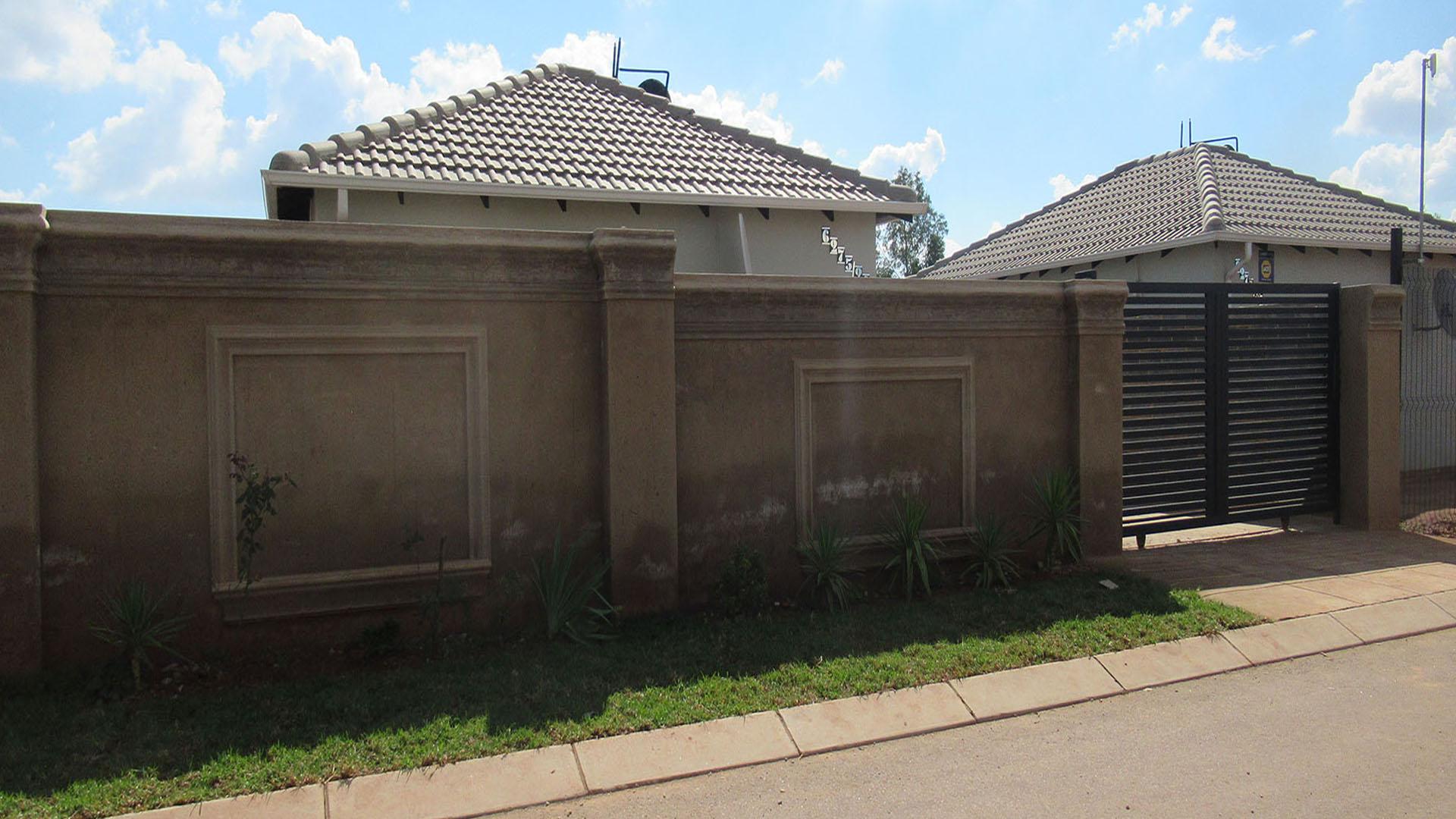 Front View of property in Lehae