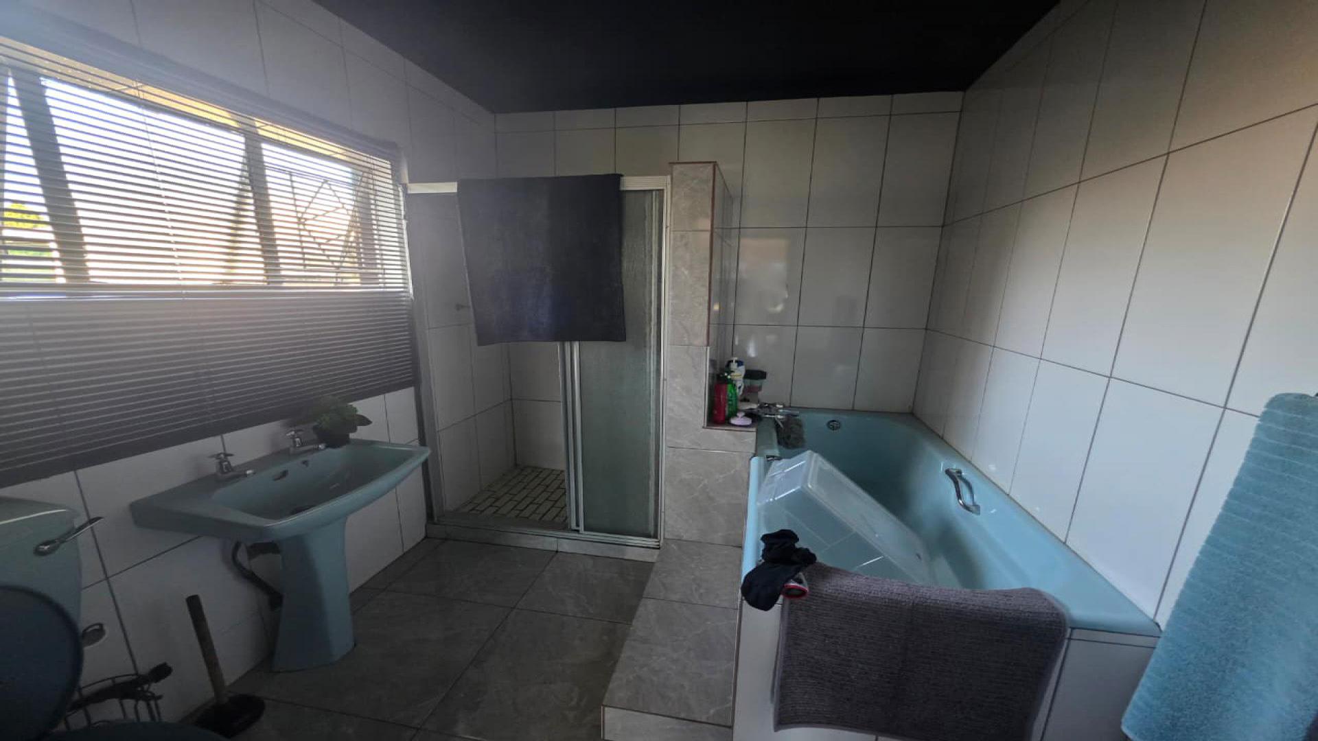 Bathroom 1 of property in Vanderbijlpark