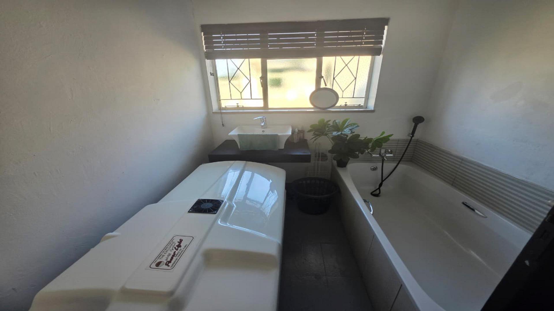 Bathroom 2 of property in Vanderbijlpark