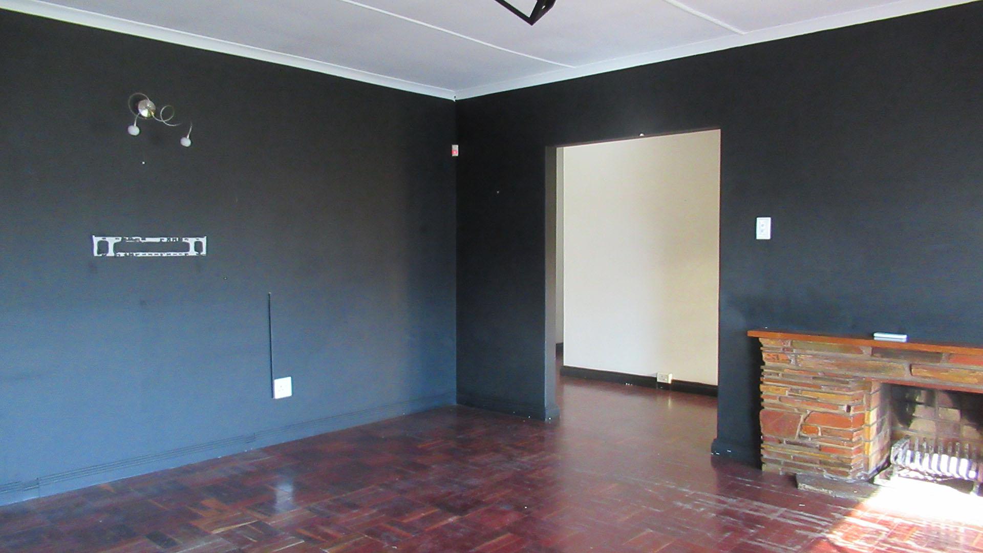 Lounges - 26 square meters of property in Vanderbijlpark