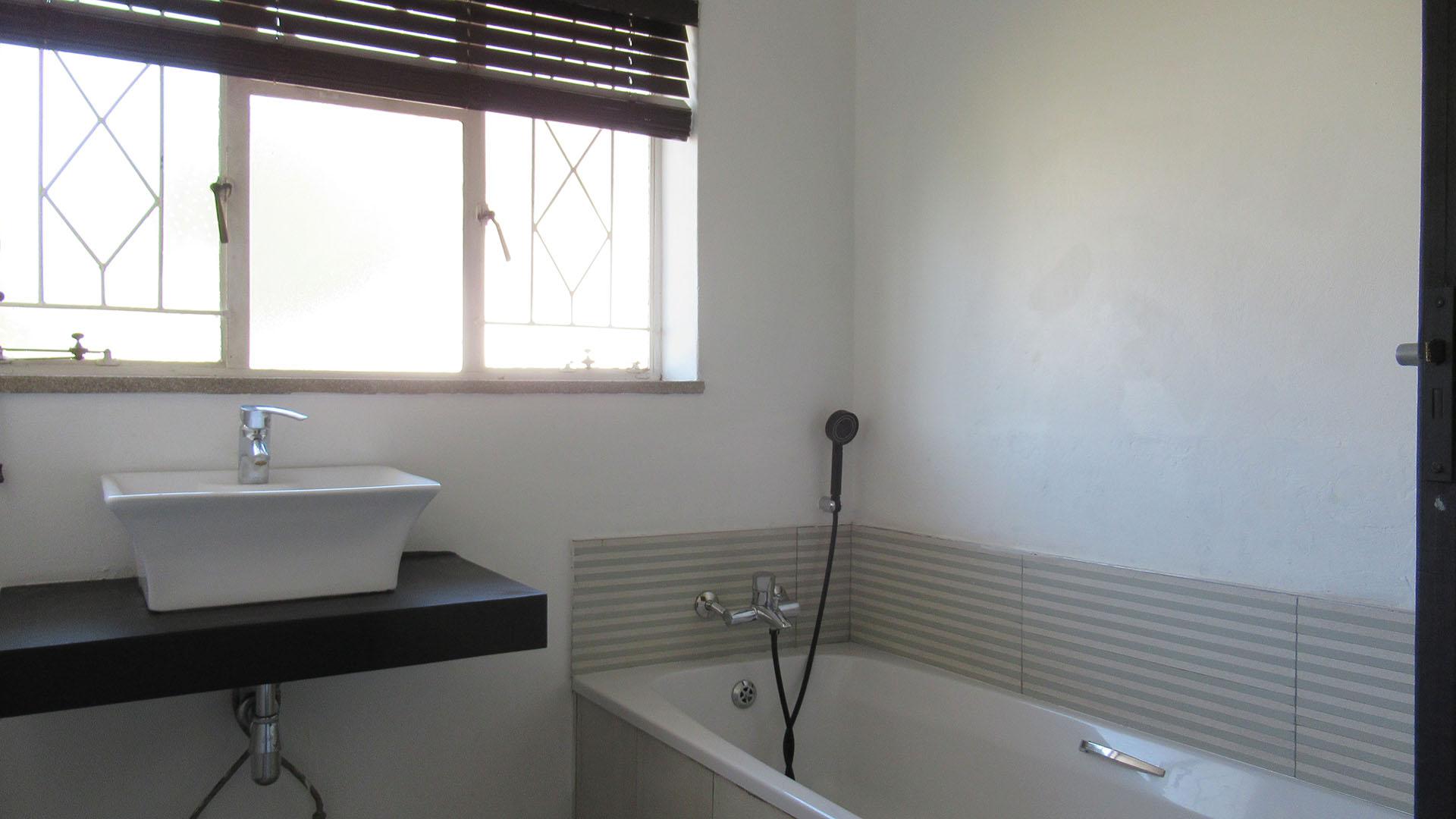 Bathroom 1 - 7 square meters of property in Vanderbijlpark