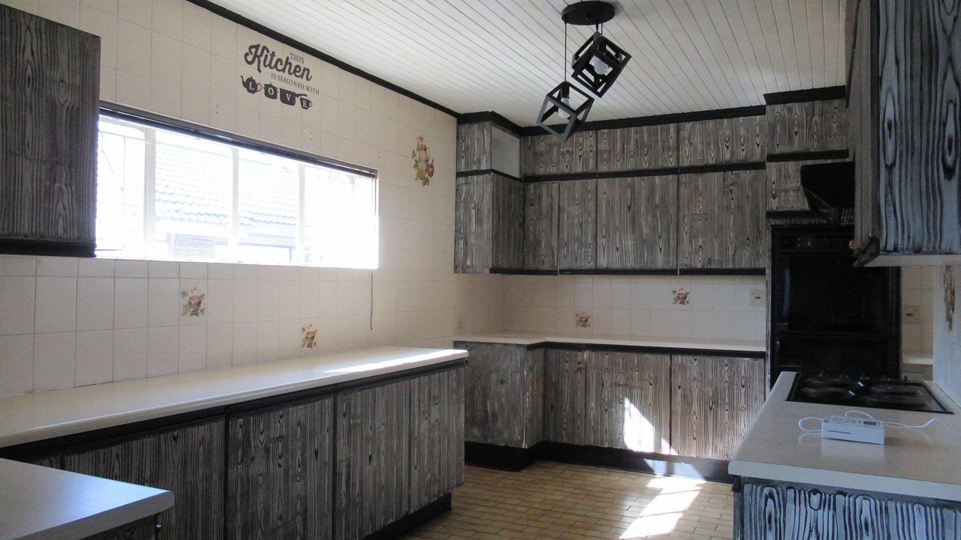 Kitchen - 28 square meters of property in Vanderbijlpark